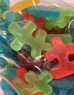 Clever 5.5 Lb Puzzle Pieces Gummies Bulk